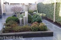 Tuinaanleg met bestrating en plantenbakken