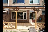 Houten veranda met vlonder