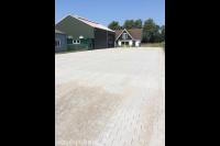 Bestraten van bedrijfsterrein met betonklinkers