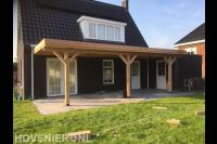 Houten overkapping bij woning