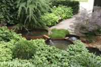 Waterloop met meerdere niveaus van ronde cortenstaal bakken