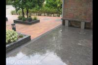 Bestrating van antraciet tuintegels