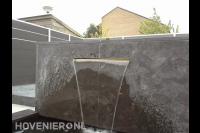 Watermuur bij vijver