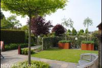 Kunstplantenbakken in de achtertuin