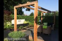 Houten pergola bij terras