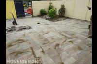 Achtertuin bestraten met keramische tegels