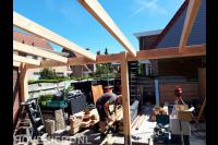 Bouwen van een houten overkapping en schuurtje met veranda 1