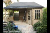 Houten schuurtje met veranda
