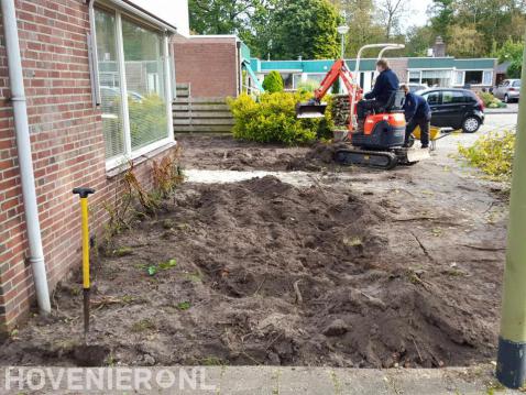 Tuin afgraven met minigraver