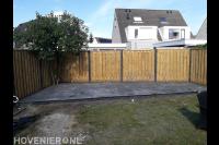Tuinaanleg met bestrating en hout beton schutting