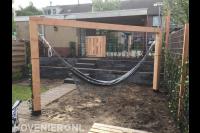 Houten pergola met hangmat