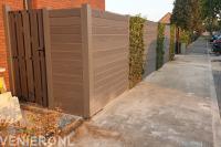 Kunststof schutting met schermen met klimop