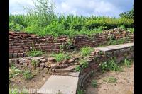 Alles los gestapeld voor fauna met kieren en gangen