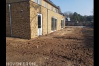 Voorbereidend grondwerk voor tuinaanleg