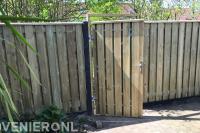 Hout beton schutting met poort