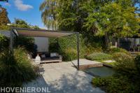 tuinoverkapping moderne tuin met vijvers en jaarrond bloem-florera.nl