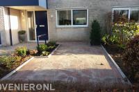 Voortuin aanleggen met bestrating en nieuwe beplanting