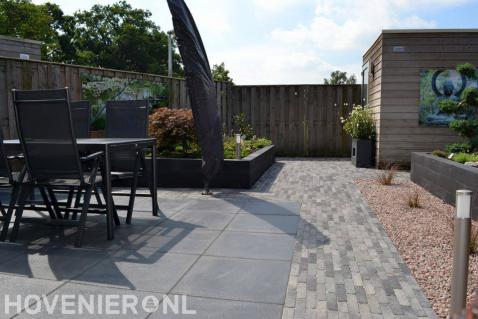 Terras met tuinset