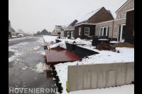 Hardhouten vlonder bij het water