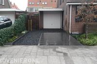 Oprit aanleggen met split en betontegels