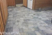Achtertuin bestraten met betontegels