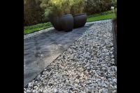 Aanleg terras VT wonen keramische terrastegels, Aanbrengen bamboe.