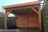 Robuuste houten overkapping