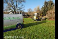 Bedrijfsbus en minigraver