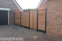 Hout beton schutting met poort