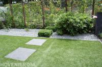 Onderhoudsvriendelijke tuin met kunstgras en split
