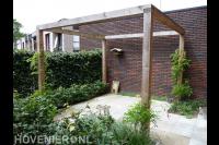 Robuuste houten pergola