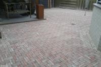 Straatwerk van klinkers in waalformaat