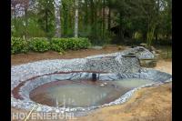 Natuurlijke vijver met oever in rotsmotief 1