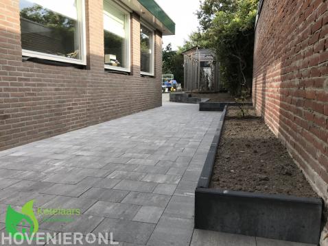 Zijtuin bestraten