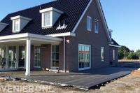 Vlonder rondom woning