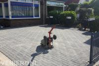 Voortuin bestraten met betonklinkers