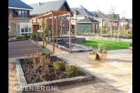 Tuinaanleg met vlonder, pergola, vijver en grasveld 1