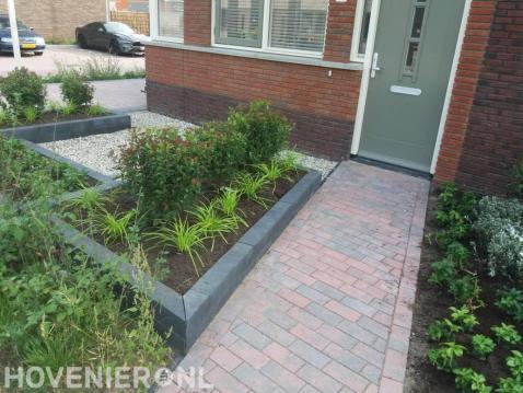 Voortuin aanleggen met bestrating, grind en plantenbakken 1