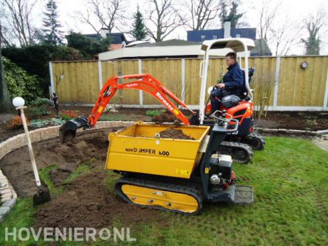 Tuin afgraven met minigraver en minidumper