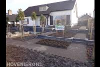 Aanleggen voortuin met hoogteverschillen en vijver 1