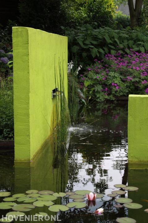 Watermuur in vijver