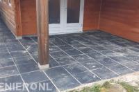 Bestrating onder overkapping