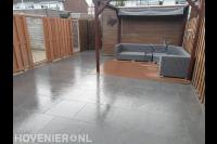Tuinaanleg met sierbestrating, schutting, vlonder en pergola