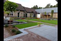 Tuinaanleg met vijver, gazon, bestrating, overkapping en bloembakken 1