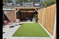 "Compleet tuinproject: overkapping, kunstgras en tegels"