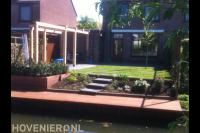 Houten vlonder aan waterkant