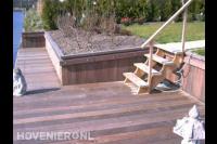 Houten vlonder langs het water 1