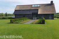 Achtertuin met groot gazon