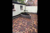 Straatwerk van gebakken waaltjes in verschillende kleuren