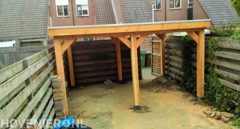 Houten overkapping in achtertuin